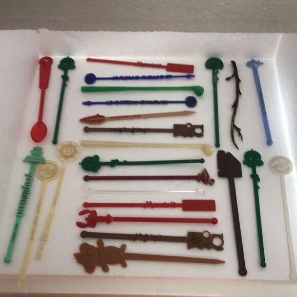 70 vintage swizzle/stirring sticks, including Greenbrier, top of the mark Disney - Picture 8 of 13
